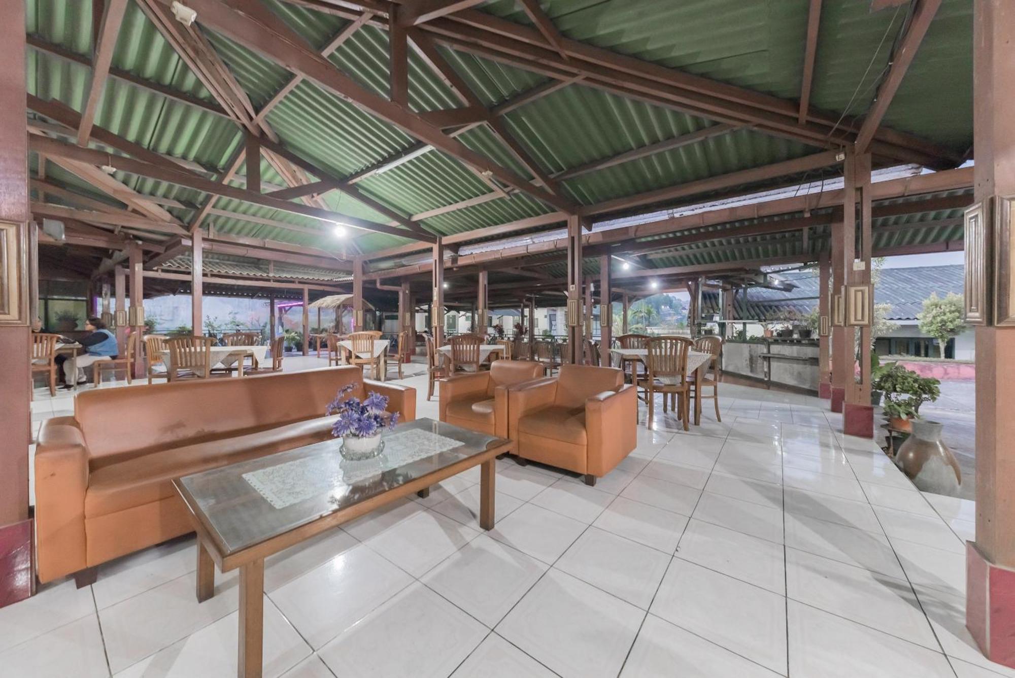 OYO 90596 Hotel Griya Astoeti Bogor Dış mekan fotoğraf