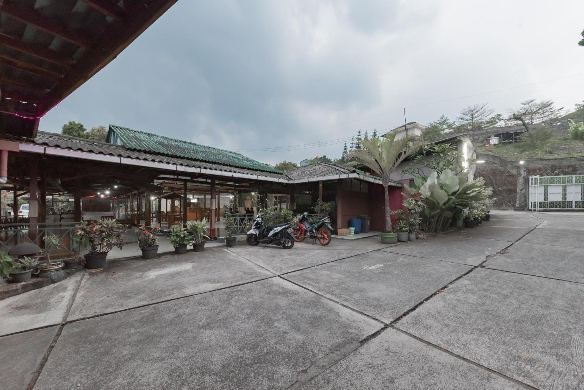 OYO 90596 Hotel Griya Astoeti Bogor Dış mekan fotoğraf