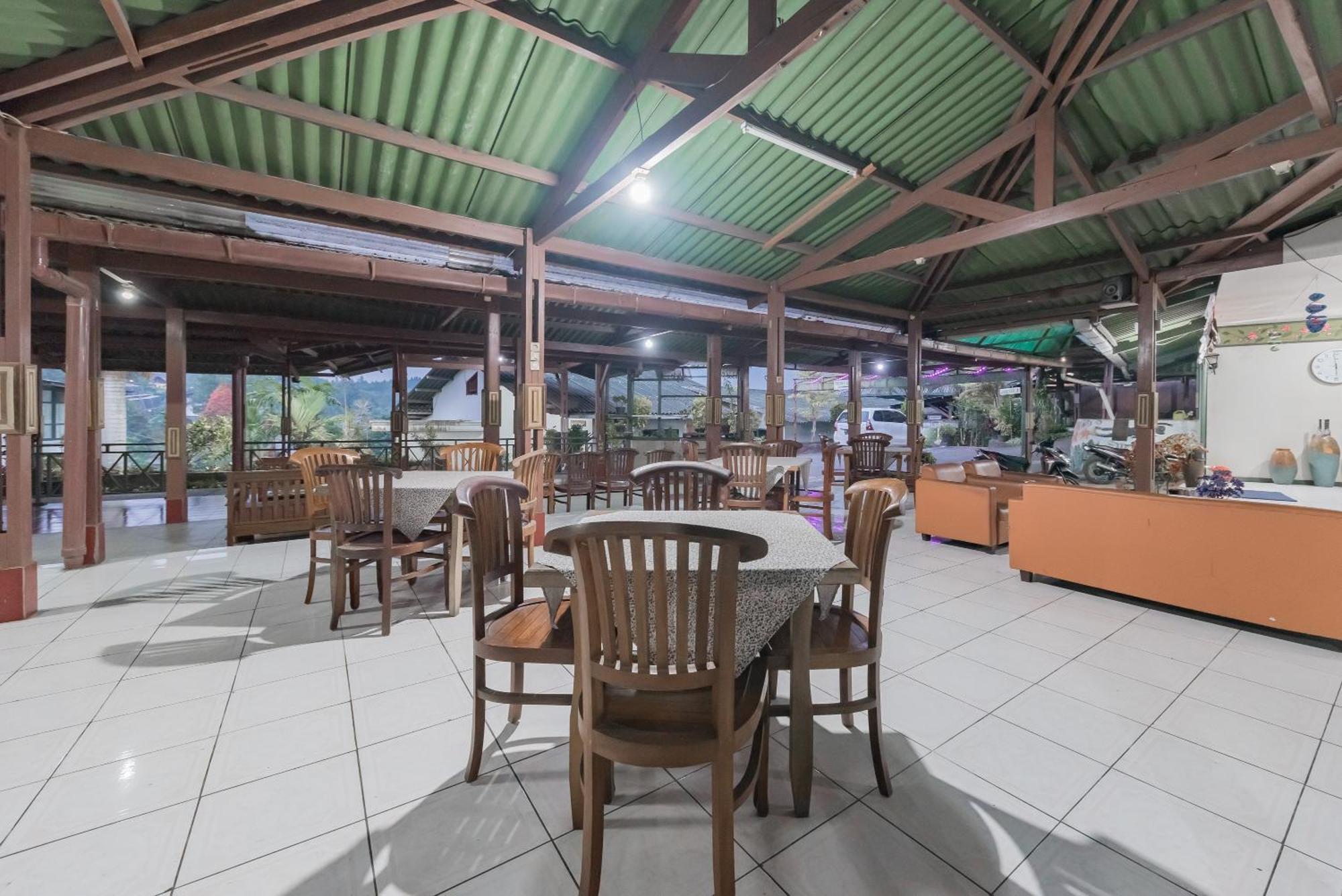 OYO 90596 Hotel Griya Astoeti Bogor Dış mekan fotoğraf