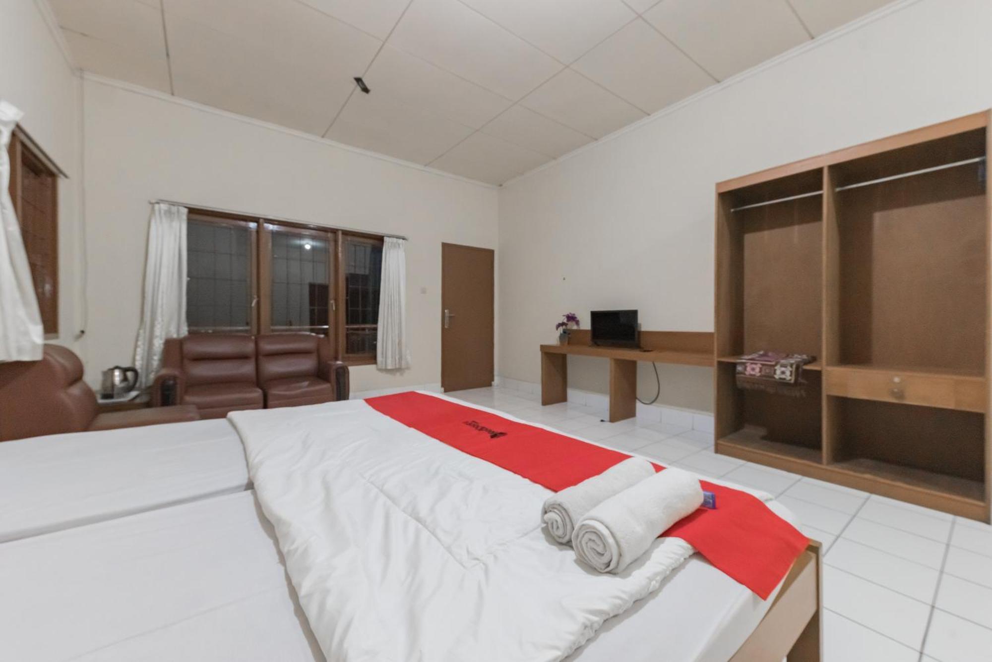 OYO 90596 Hotel Griya Astoeti Bogor Dış mekan fotoğraf