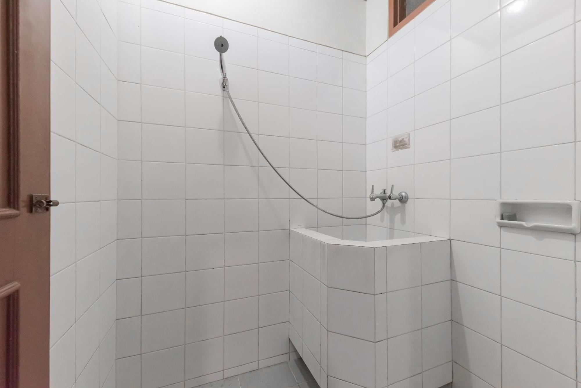 OYO 90596 Hotel Griya Astoeti Bogor Dış mekan fotoğraf