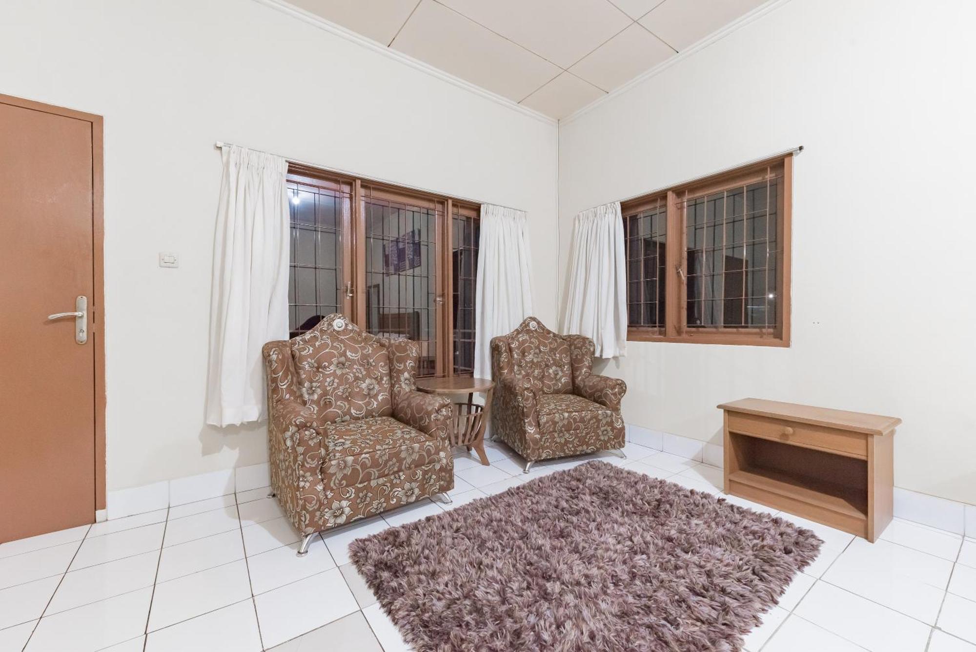 OYO 90596 Hotel Griya Astoeti Bogor Dış mekan fotoğraf