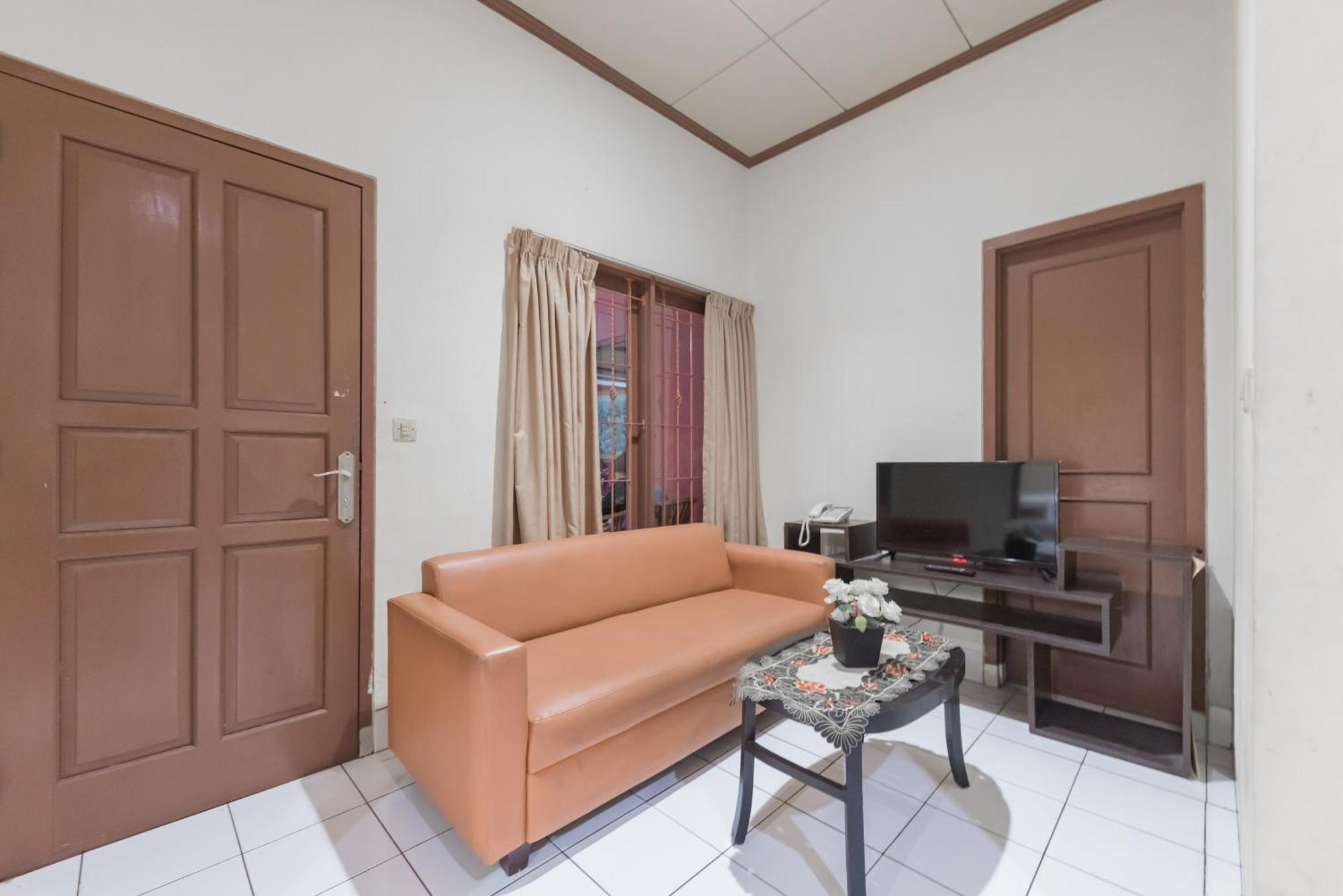 OYO 90596 Hotel Griya Astoeti Bogor Dış mekan fotoğraf